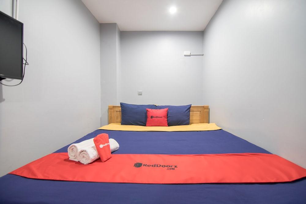 Reddoorz Hostel @ Signature Inn Ханой Екстериор снимка